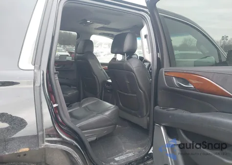 2016 Cadillac Escalade Premium Collection z USA, uszkodzony, nr VIN 1GYS4CKJ2GR451466